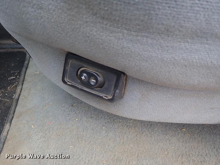 image for item DF8721 1996 Ford F150 flatbed pickup truck