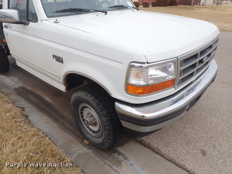 image for item DF8721 1996 Ford F150 flatbed pickup truck