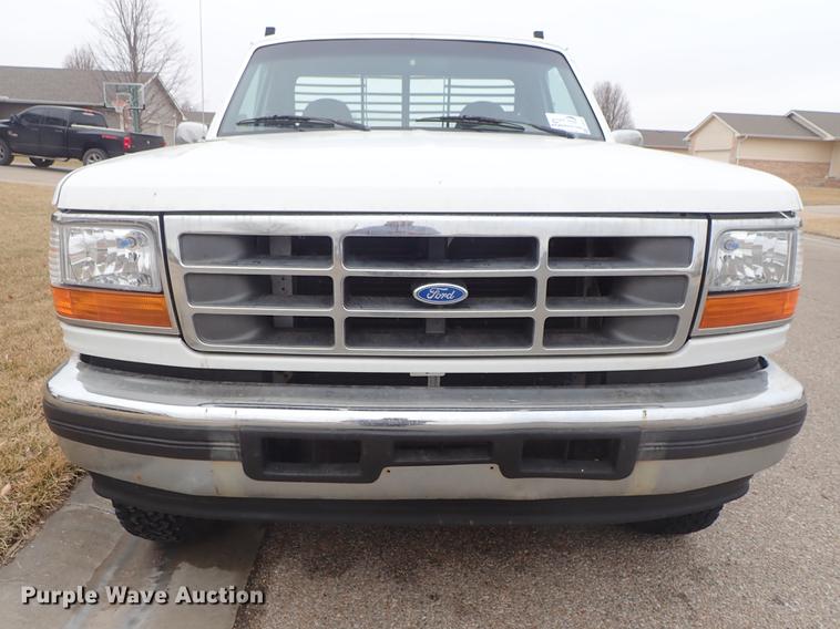 image for item DF8721 1996 Ford F150 flatbed pickup truck