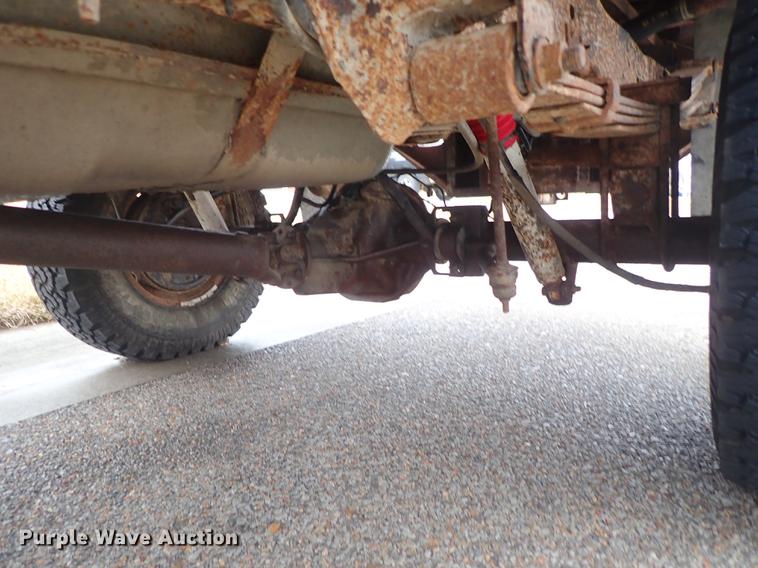 image for item DF8721 1996 Ford F150 flatbed pickup truck