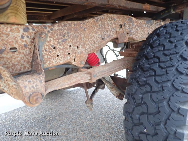 image for item DF8721 1996 Ford F150 flatbed pickup truck