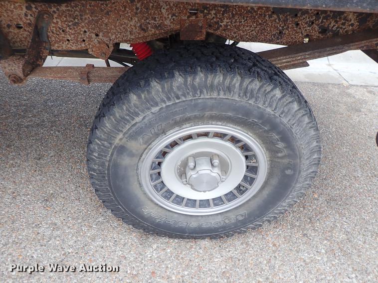 image for item DF8721 1996 Ford F150 flatbed pickup truck