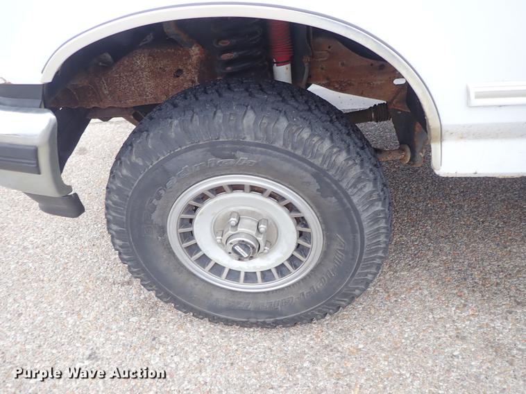 image for item DF8721 1996 Ford F150 flatbed pickup truck