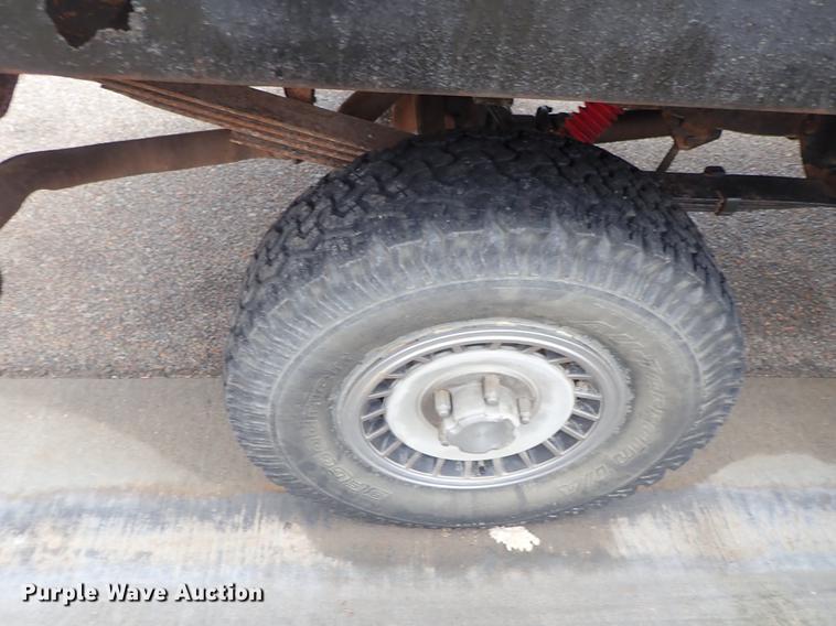 image for item DF8721 1996 Ford F150 flatbed pickup truck