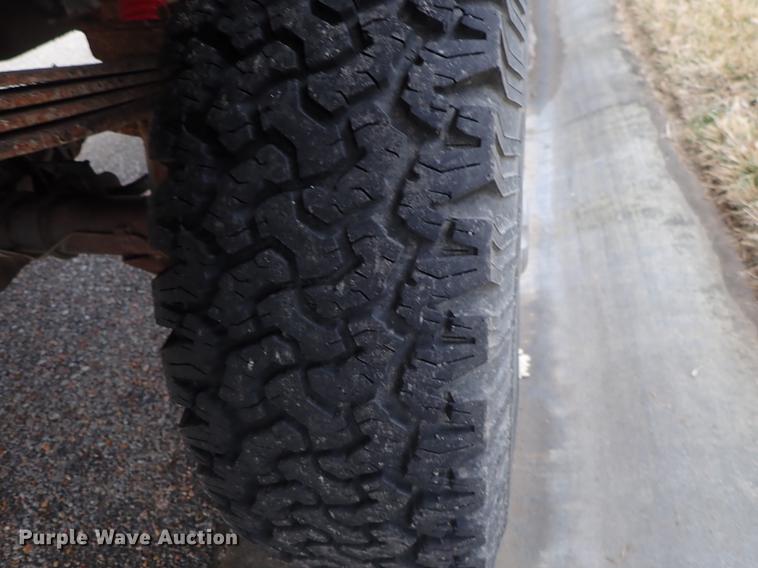 image for item DF8721 1996 Ford F150 flatbed pickup truck