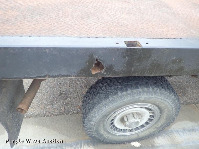 image for item DF8721 1996 Ford F150 flatbed pickup truck