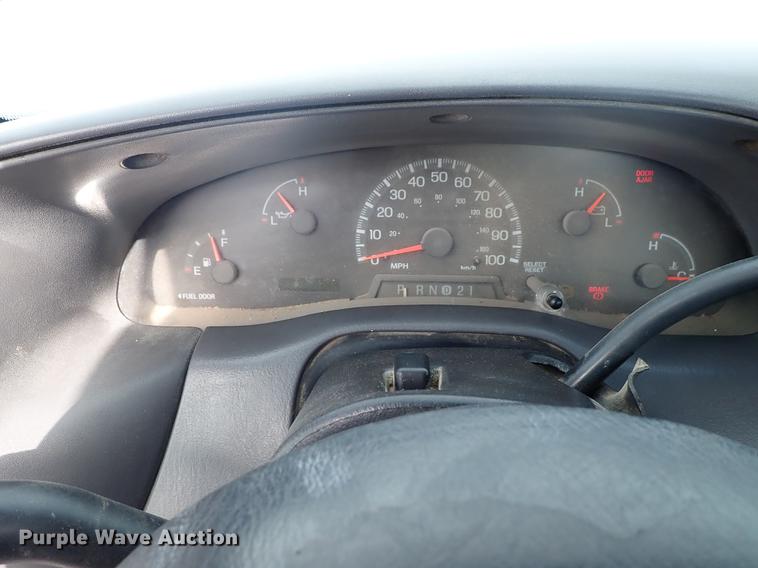 image for item DF8727 2000 Ford F150 pickup truck