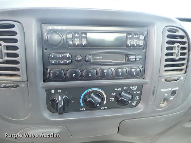 image for item DF8727 2000 Ford F150 pickup truck