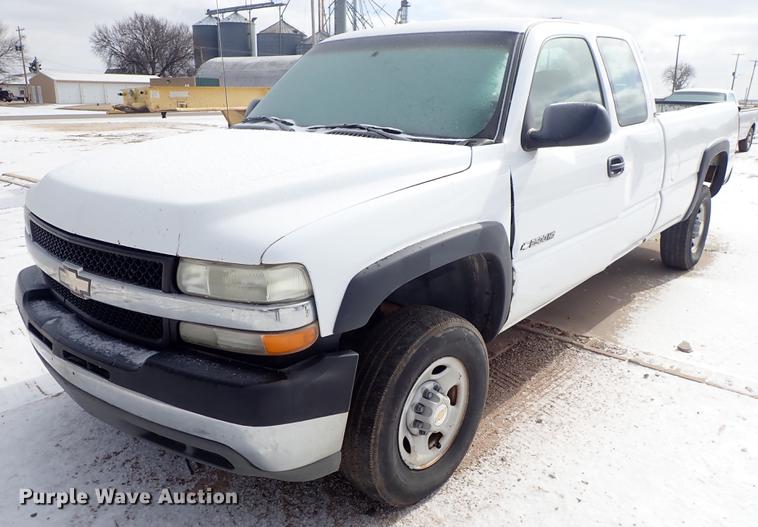 image for item DF8728 2002 Chevrolet Silverado 2500HD Ext. Cab pickup truck