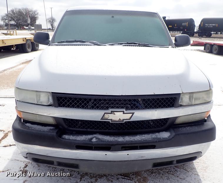 image for item DF8728 2002 Chevrolet Silverado 2500HD Ext. Cab pickup truck