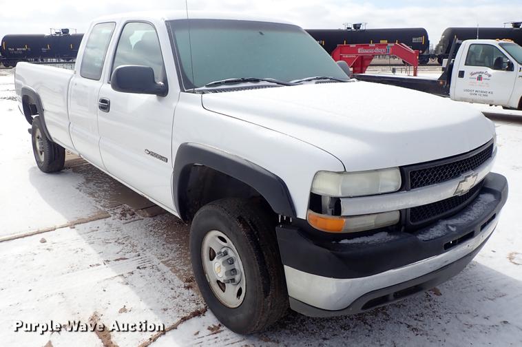 image for item DF8728 2002 Chevrolet Silverado 2500HD Ext. Cab pickup truck