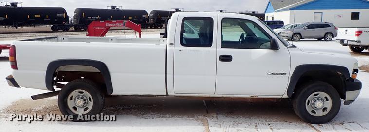 image for item DF8728 2002 Chevrolet Silverado 2500HD Ext. Cab pickup truck