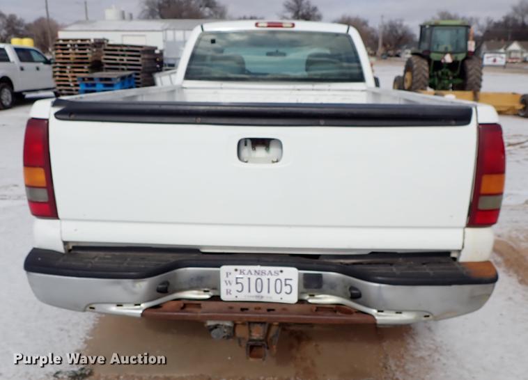 image for item DF8728 2002 Chevrolet Silverado 2500HD Ext. Cab pickup truck