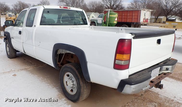 image for item DF8728 2002 Chevrolet Silverado 2500HD Ext. Cab pickup truck