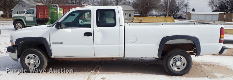 image for item DF8728 2002 Chevrolet Silverado 2500HD Ext. Cab pickup truck