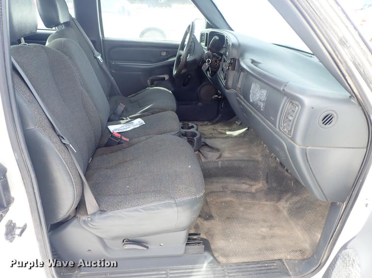 image for item DF8728 2002 Chevrolet Silverado 2500HD Ext. Cab pickup truck