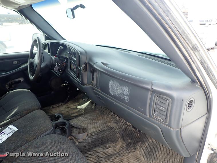 image for item DF8728 2002 Chevrolet Silverado 2500HD Ext. Cab pickup truck