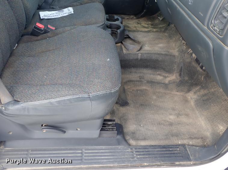 image for item DF8728 2002 Chevrolet Silverado 2500HD Ext. Cab pickup truck