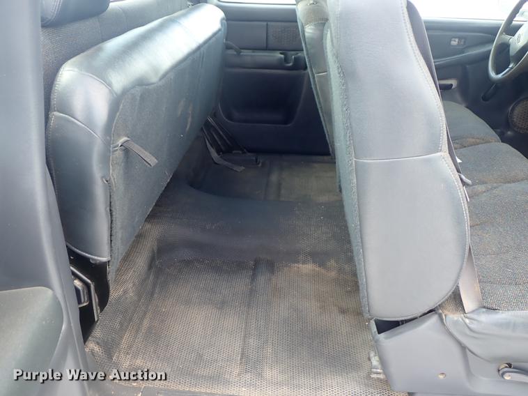 image for item DF8728 2002 Chevrolet Silverado 2500HD Ext. Cab pickup truck