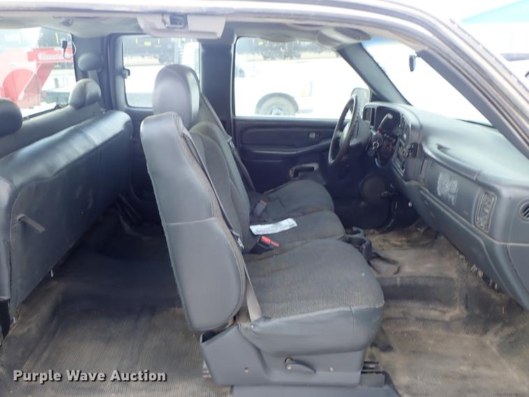 image for item DF8728 2002 Chevrolet Silverado 2500HD Ext. Cab pickup truck