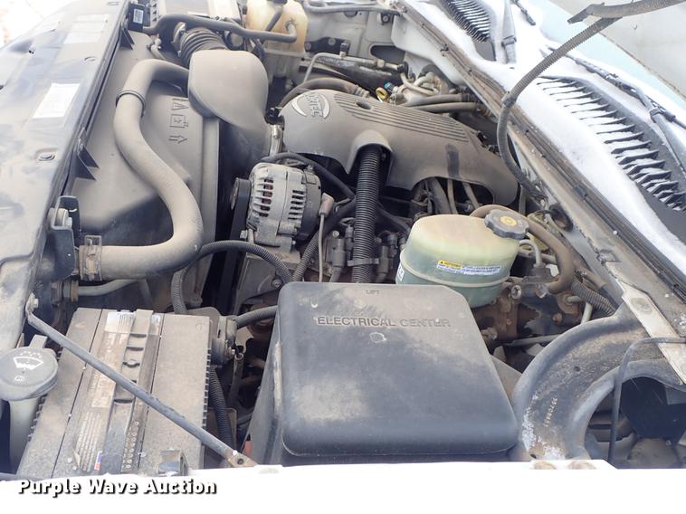 image for item DF8728 2002 Chevrolet Silverado 2500HD Ext. Cab pickup truck