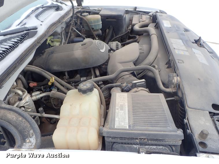 image for item DF8728 2002 Chevrolet Silverado 2500HD Ext. Cab pickup truck