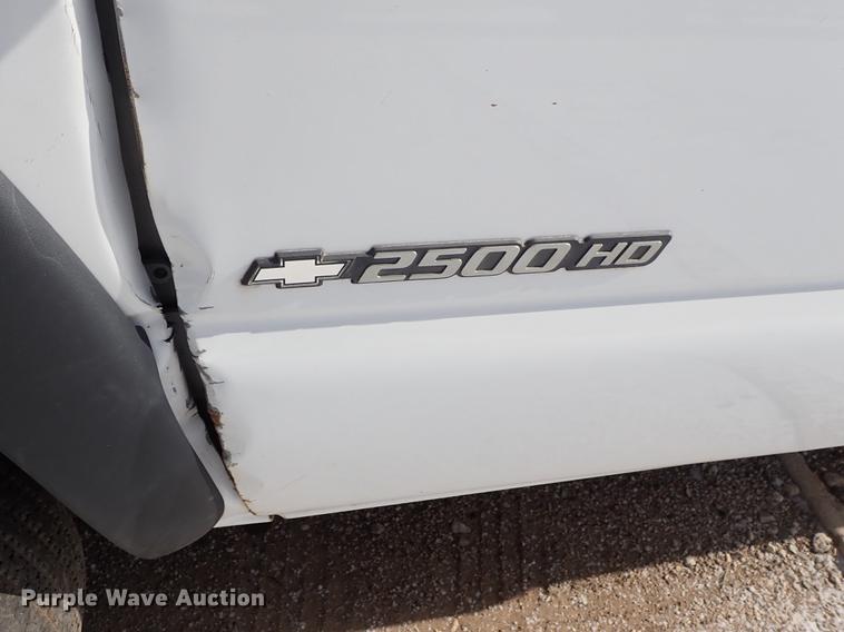 image for item DF8728 2002 Chevrolet Silverado 2500HD Ext. Cab pickup truck