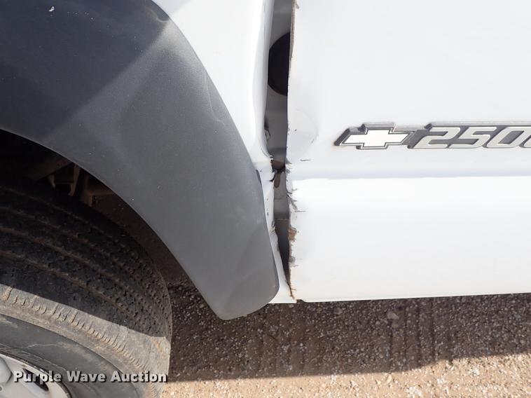 image for item DF8728 2002 Chevrolet Silverado 2500HD Ext. Cab pickup truck