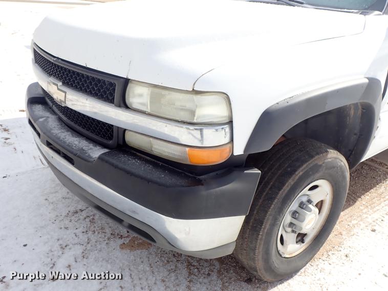 image for item DF8728 2002 Chevrolet Silverado 2500HD Ext. Cab pickup truck