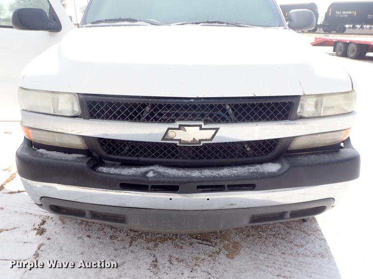 image for item DF8728 2002 Chevrolet Silverado 2500HD Ext. Cab pickup truck