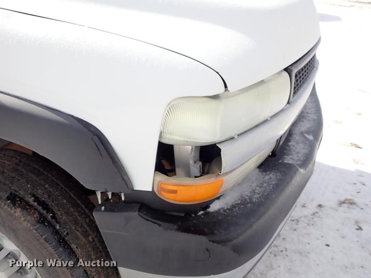 image for item DF8728 2002 Chevrolet Silverado 2500HD Ext. Cab pickup truck