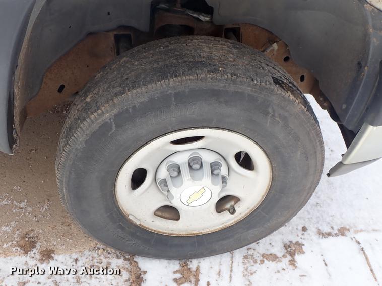 image for item DF8728 2002 Chevrolet Silverado 2500HD Ext. Cab pickup truck