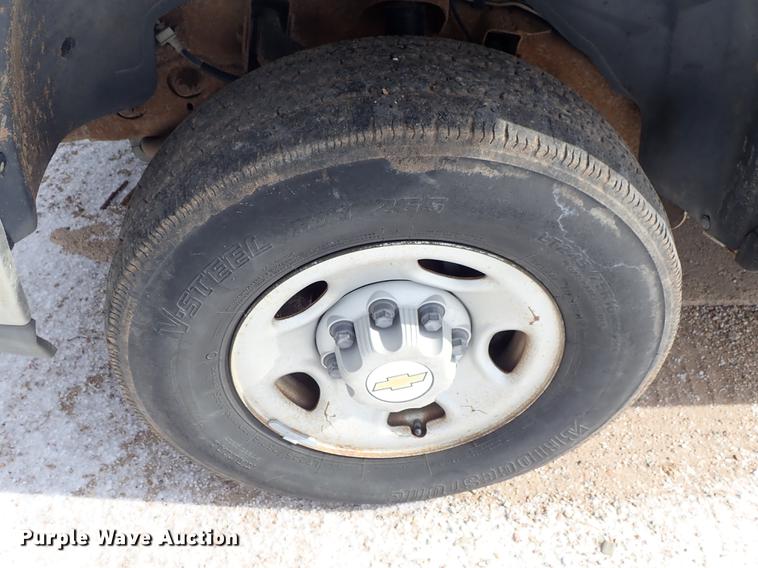 image for item DF8728 2002 Chevrolet Silverado 2500HD Ext. Cab pickup truck