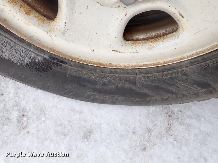 image for item DF8728 2002 Chevrolet Silverado 2500HD Ext. Cab pickup truck