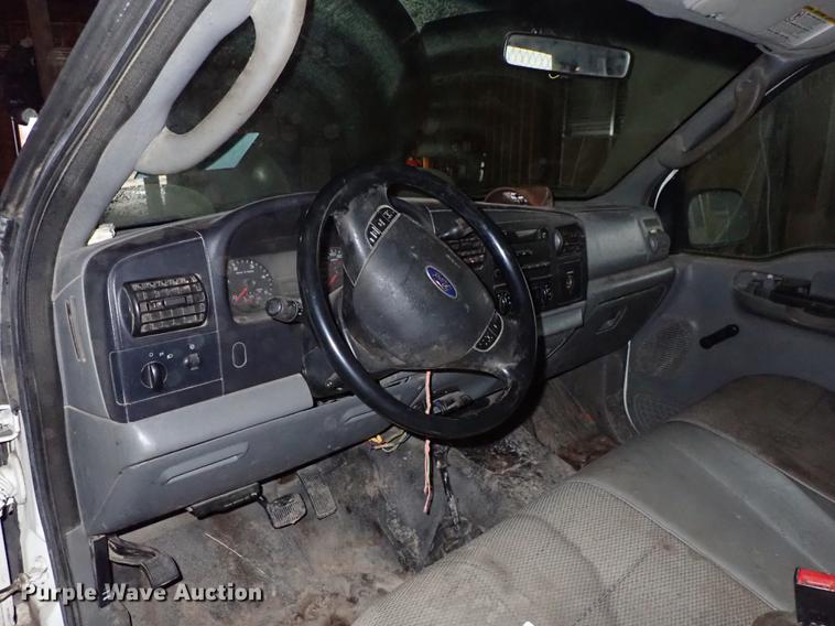 image for item DF8732 2005 Ford F350 Super Duty Crew Cab utility bed pickup truck