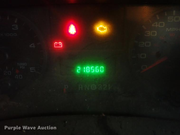 image for item DF8732 2005 Ford F350 Super Duty Crew Cab utility bed pickup truck