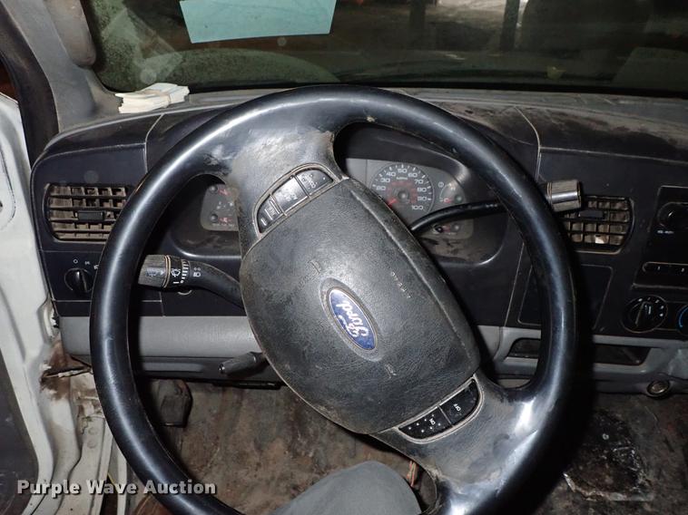 image for item DF8732 2005 Ford F350 Super Duty Crew Cab utility bed pickup truck