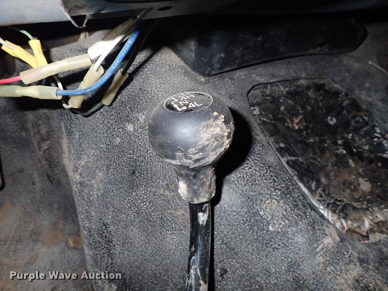 image for item DF8732 2005 Ford F350 Super Duty Crew Cab utility bed pickup truck