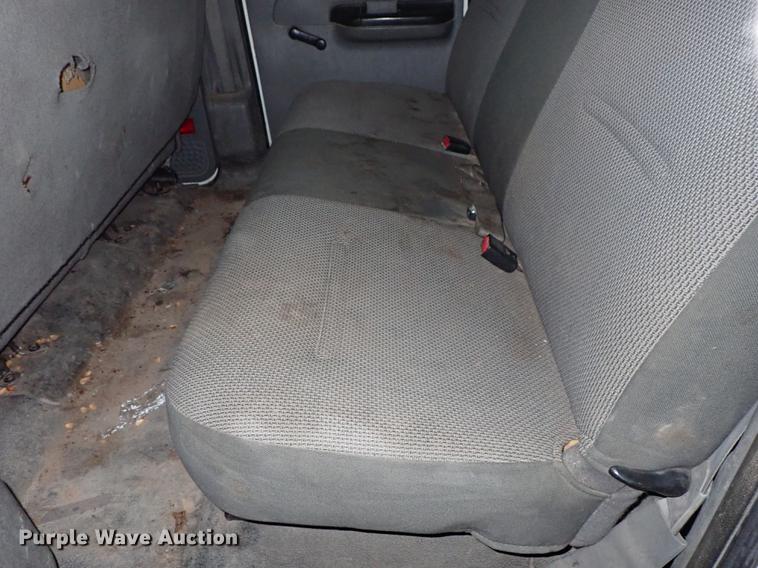 image for item DF8732 2005 Ford F350 Super Duty Crew Cab utility bed pickup truck