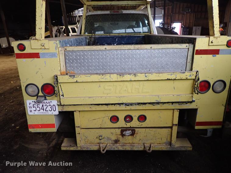 image for item DF8732 2005 Ford F350 Super Duty Crew Cab utility bed pickup truck