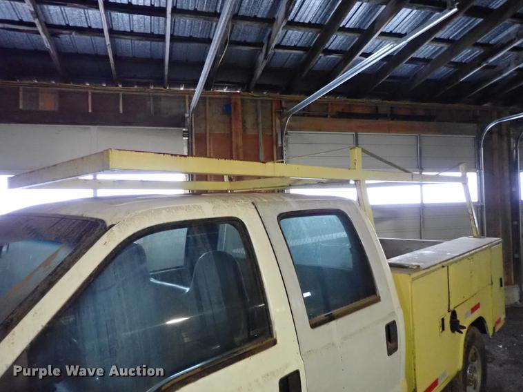 image for item DF8732 2005 Ford F350 Super Duty Crew Cab utility bed pickup truck