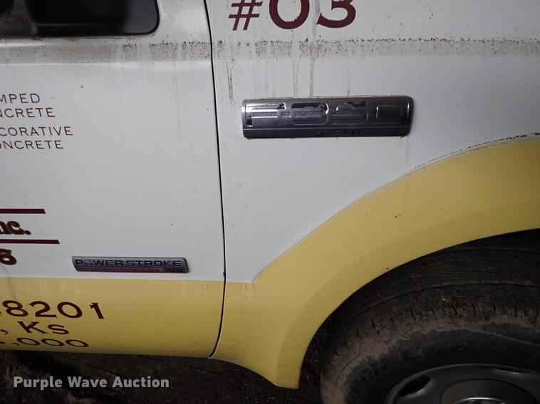 image for item DF8732 2005 Ford F350 Super Duty Crew Cab utility bed pickup truck