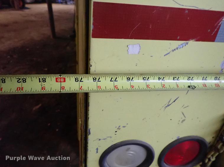 image for item DF8732 2005 Ford F350 Super Duty Crew Cab utility bed pickup truck