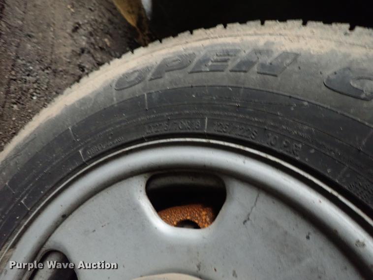 image for item DF8732 2005 Ford F350 Super Duty Crew Cab utility bed pickup truck