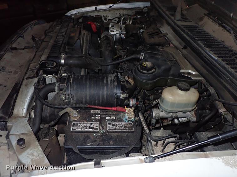 image for item DF8732 2005 Ford F350 Super Duty Crew Cab utility bed pickup truck