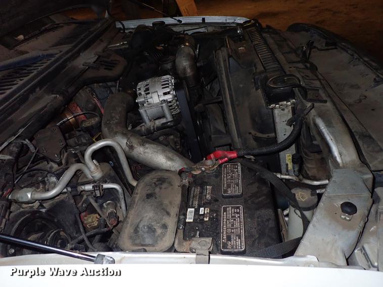 image for item DF8732 2005 Ford F350 Super Duty Crew Cab utility bed pickup truck