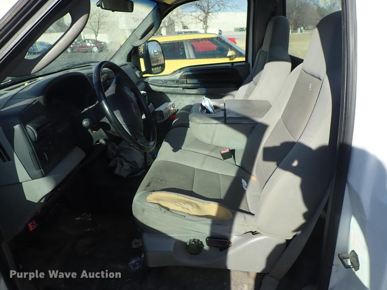 image for item DG2926 2005 Ford F250 Super Duty pickup truck