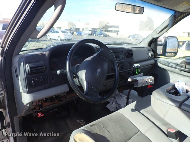 image for item DG2926 2005 Ford F250 Super Duty pickup truck