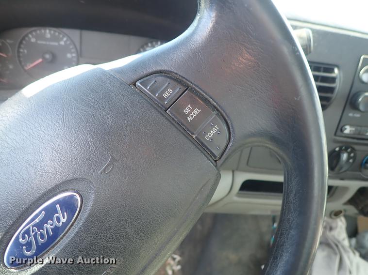 image for item DG2926 2005 Ford F250 Super Duty pickup truck