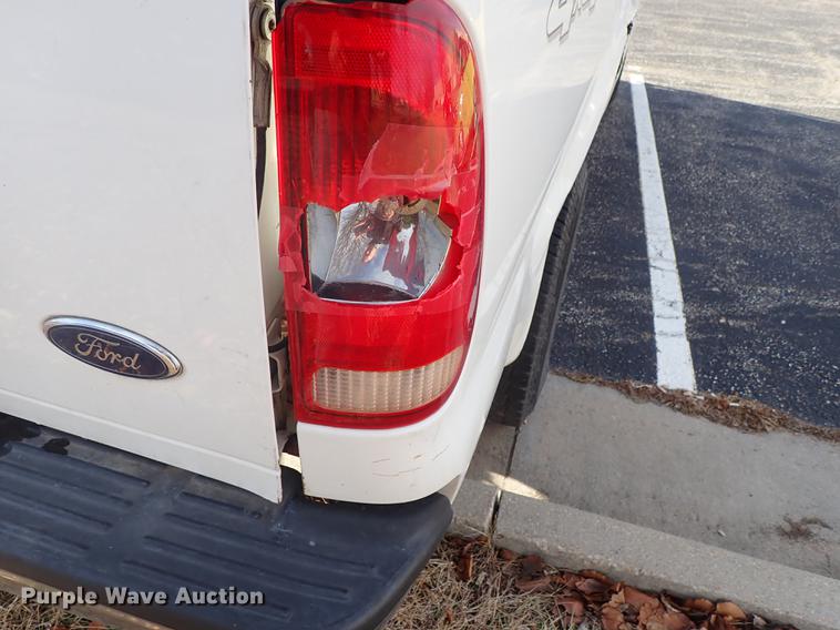 image for item DG2926 2005 Ford F250 Super Duty pickup truck